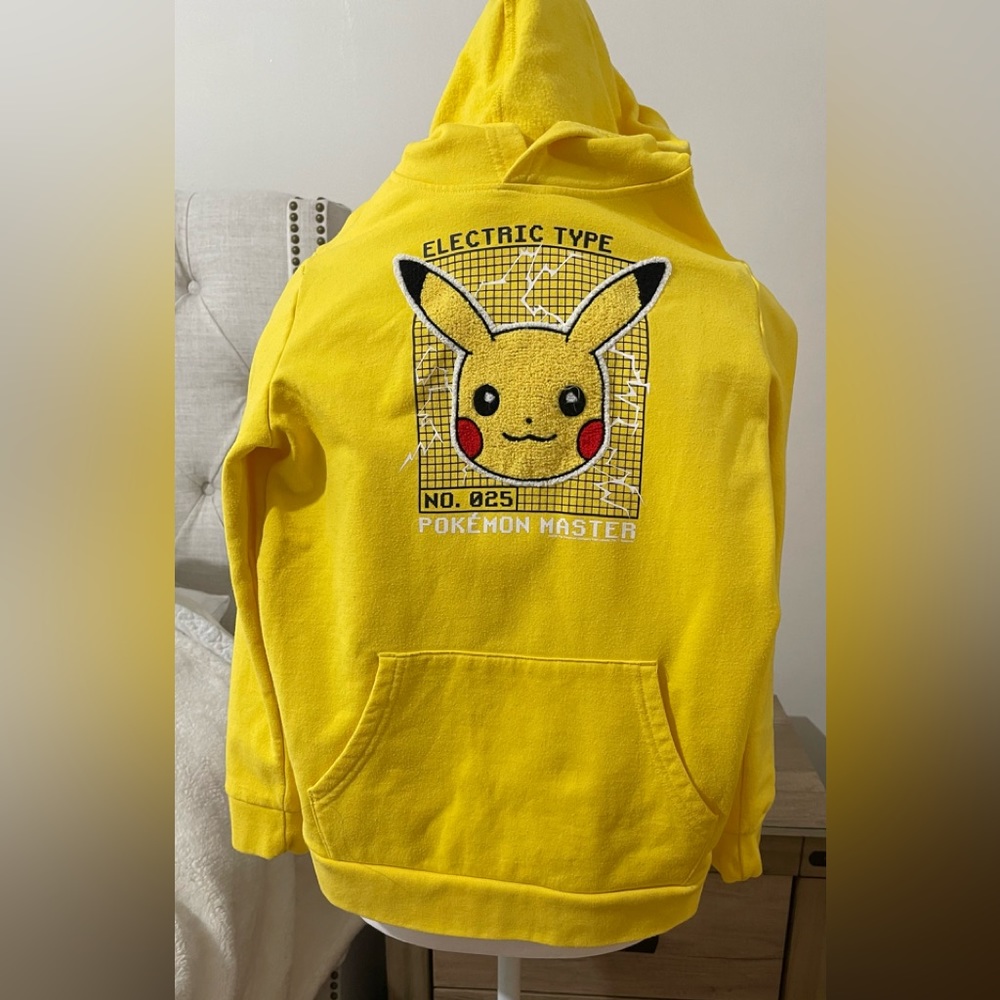 Old Navy, Pokémon yellow hoodie size Boys Large